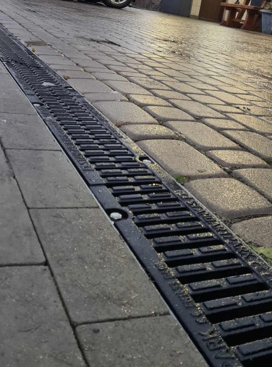 Kanał DN100 H160 D400 BetoMax Drive 16x16x100[cm] Odwodnienie Liniowe korytko betonowe wzmacniane / ruszt żeliwny