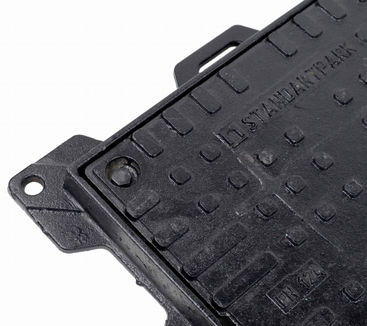 Właz C250 500x500[mm] (420x420) żeliwny kwadratowy