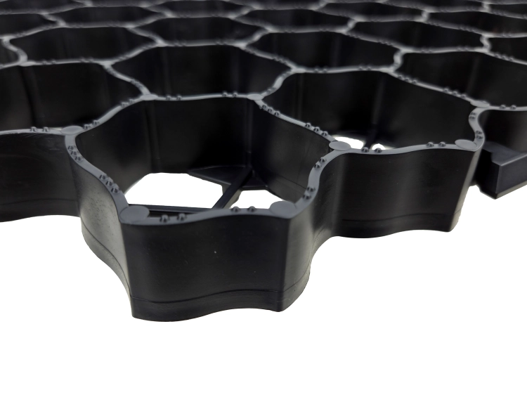 kratka_parkingowa_pa30b_60x40x3_czarna_semer_grid_6.jpg